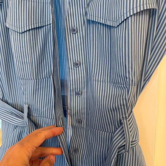 White House Black Market (WHBM) Seersucker Utility Midi Dress, BLUE/WHITE, SZ 4 - Picture 4 of 10